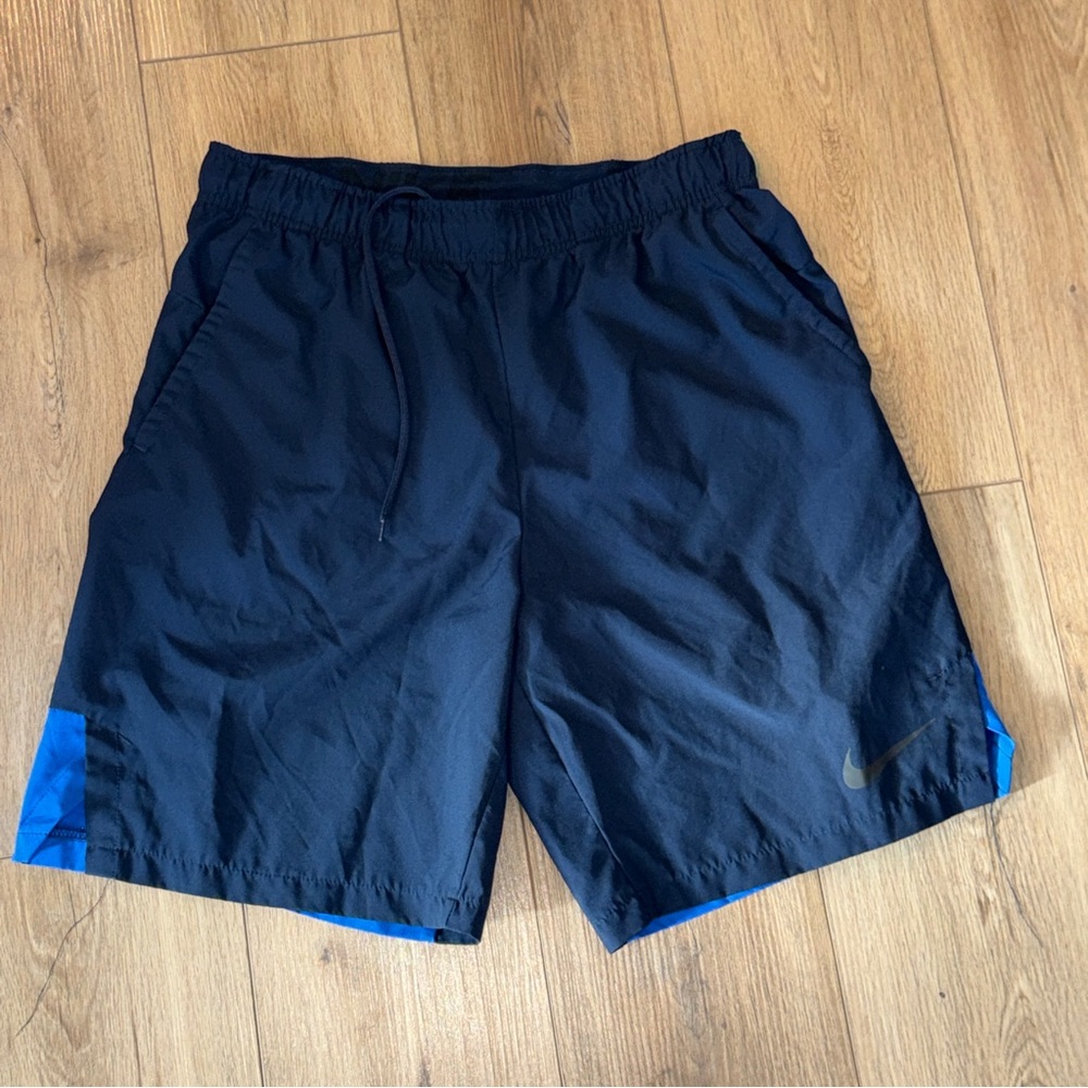 Nike Dri-FIT Mens Medium Athletic Shorts Black Blue Swoosh